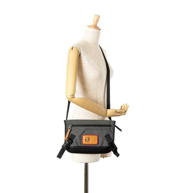 ロエベ アイシリーズ  EYE ショルダーバッグ メッセンジャーバッグ グレー ブラック ブラウン キャンバス レザー LOEWE 【中古】の通販は