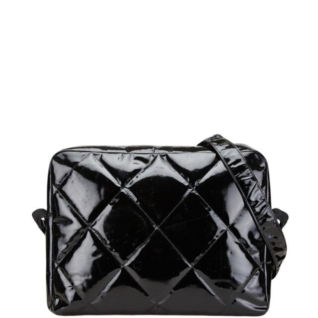シャネル マトラッセ 斜め掛け ショルダーバッグ ブラック パテントレザー レディース CHANEL 【中古】