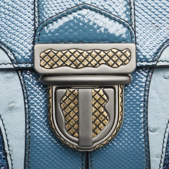 ボッテガヴェネタ イントレチャート 型押し ワンショルダーバッグ ライトブルー レザー リザード オーストリッチ BOTTEGAVENETA 【中古】 ボッテガヴェネタ イントレチャート 型押し ワンショルダーバッグ