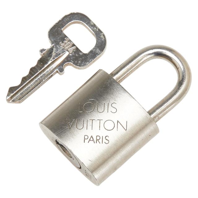 エルメス カデナ＆キー＆革紐 No.120 ツヤ消し 中古品 (77105) エルメス カデナ＆キー＆革紐 No.120 ツヤ消し 中古品 (77105) 2025年