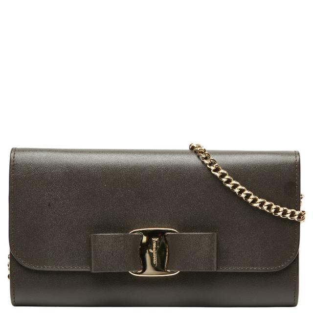 サルヴァトーレフェラガモ ヴァラリボン チェーン ショルダーウォレット 長財布 ブラウン レザー Salvatore Ferragamo 【中古】