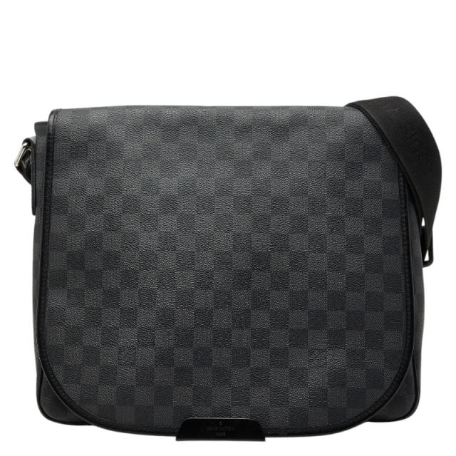 ルイ ヴィトン ダミエグラフィット ダニエルMM ショルダーバッグ N58029 ブラック PVC レザー メンズ LOUIS VUITTON 【中古】