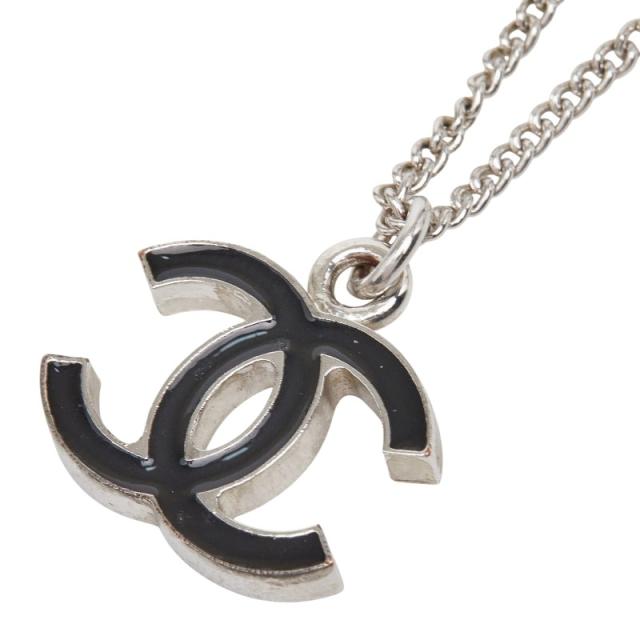 シャネル ココマーク 首飾り しろがね色 黒いこと 金属元素 レディース CHANEL 【中古】