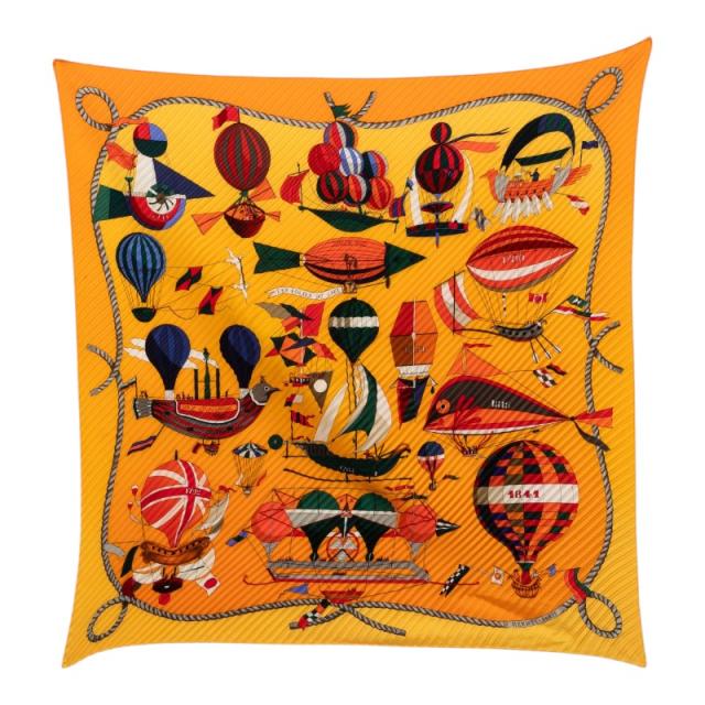 エルメス プリーツ カレ LES FOLIES DU CIEL 大空の狂気 スカーフ オレンジ シルク レディース HERMES 【中古】 23,944円