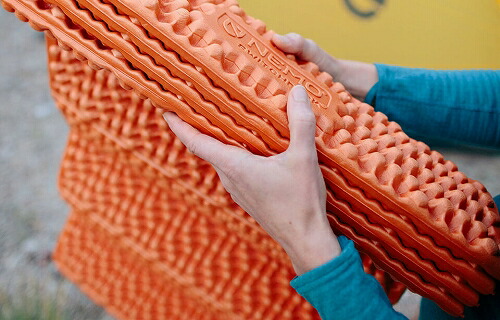 SWITCHBACK 断熱スリーピングマット レギュラー スイッチバック SWITCHBACK 断熱スリーピングマット レギュラー スイッチバック