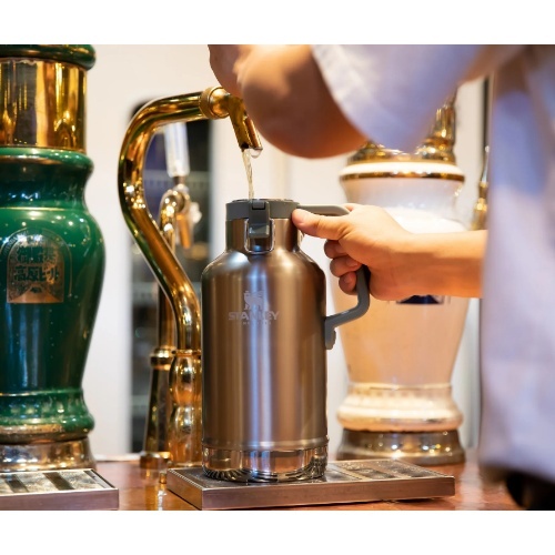 スタンレー STANLEY クラシック真空グロウラー 1.9L アウトドア キャンプ スポーツ 水筒 ジャグ 炭酸飲料