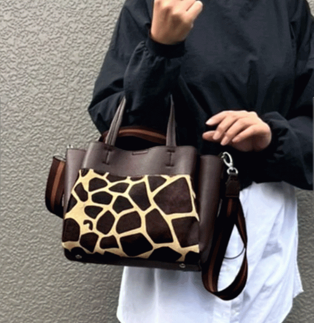 ホースレザーXフェイクレザー トートバッグ アニマル柄 バック 本革 ジラフ レザー　ショルダーベルト付　ホースレザーポケット　ポケット多め　斜め掛け　通勤　通学　おしゃれ　馬革 ホースレザーXフェイクレザー トートバッグ アニマル柄 バック 本革
