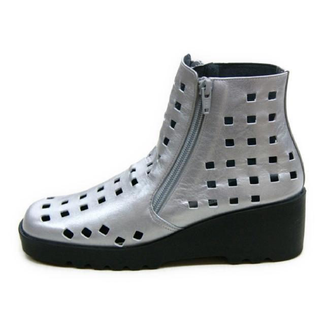 日本製　本革　サマーブーツ　パンチング　穴開き　厚底　ダブルジッパー　履きやすい　脱ぎやすい　歩きやすい　蒸れない　おしゃれ　カジュアル　かわいい　20代　30代　40代　人気 3e 幅広 日本製 本革 サマーブーツ パンチング 穴開き 厚底 ダブルジッパー