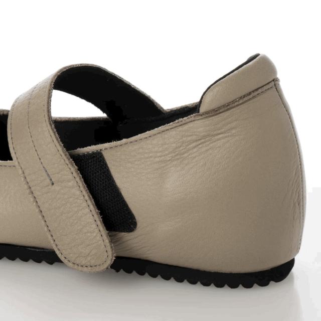 日本製 本革 パンプス 3.5cm インヒール ストラップ 4e  幅広 外反母趾 フラットパンプス コンフォート　カジュアル　おしゃれ　厚底　ぺったんこ　歩きやすい　履きやすい