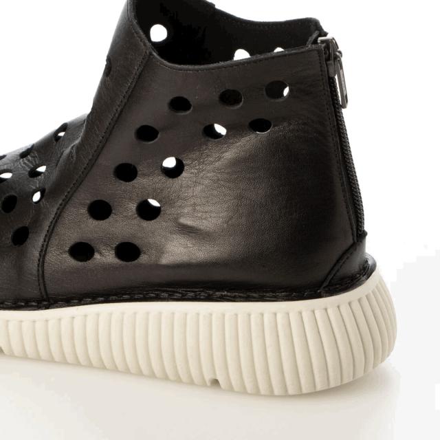 日本製　本革　牛革　レザーシューズ　幅広　4e  外反母趾　ふかふか アウトステッチソール カジュアル コンフォート パンチングサマーシューズ 　カジュアル　コンフォート ブーツ　ブラック　アイボリー 日本製 本革 牛革 レザーシューズ 幅広 4e 外反母趾 ふかふか アウト