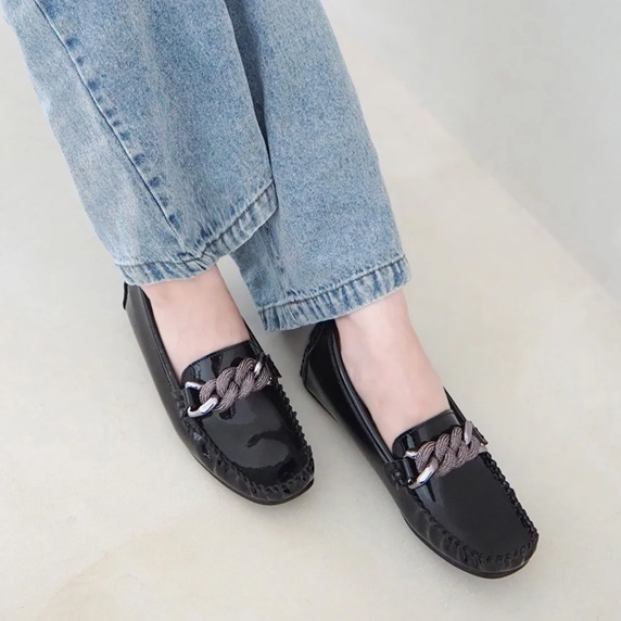 モカシンシューズ 人工皮革 軽量 フラットシューズ 組紐 通気性