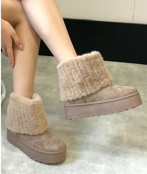 厚底 ファーカバー ショート丈 ムートンブーツ　ふわもこファーカバー　ボリューム　内側はふかふか　履きやすい　歩きやすい　暖かい　ショート丈 厚底 ファーカバー ショート丈 ムートンブーツ ふわもこファーカバー