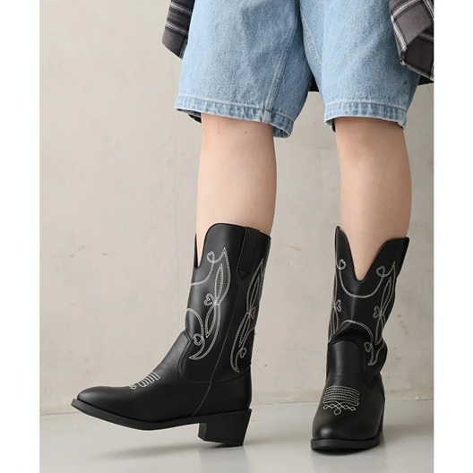 ブーツ ウエスタンブーツ ポインテッドトゥ ミドル丈 刺繍デザイン