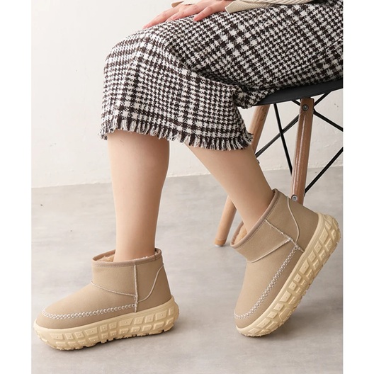 ブーツ　ショートブーツ　ムートンブーツ　厚底 凹凸ソール ボリュームファー　白ステッチ　丸い　ふかふかのファー　歩きやすい　履きやすい　あたたかい　カジュアル　レディースブーツ　おしゃれ ブーツ ショートブーツ ムートンブーツ 厚底 凹凸ソール ボリューム