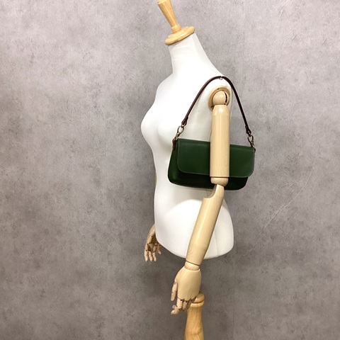 日本製　本革　牛革　レザーバッグ　ショルダーバッグ　ミニショルダーバッグ　２way  　斜め掛け　　肩掛け　小さ目　お財布ショルダー　収納力　シンプルデザイン　おしゃれ　大人カジュアル_12