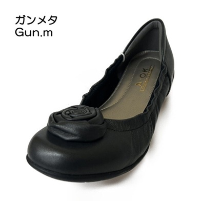 本革　パンプス　シャーリングパンプス　バラモチーフ　幅広　3E  外反母趾　ローヒールスリッポンパンプス　くしゅくしゅ　履きやすい　歩きやすい　フィット感　脱げにくい　おしゃれ　カジュアル　大人カジュアル_2