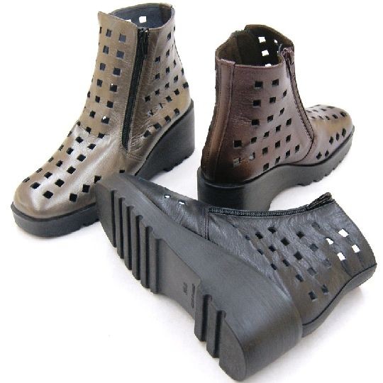 日本製　本革　サマーブーツ　パンチング　穴開き　厚底　ダブルジッパー　履きやすい　脱ぎやすい　歩きやすい　蒸れない　おしゃれ　カジュアル　かわいい　20代　30代　40代　人気 3e 幅広 日本製 本革 サマーブーツ パンチング 穴開き 厚底 ダブルジッパー