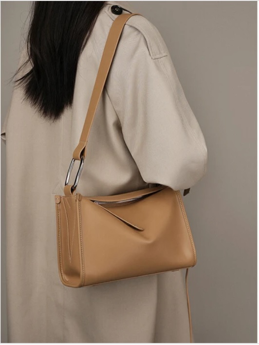 本革 　ショルダーバッグ 　レディース 　革　 牛革　 レザー 　シンプル　 軽い　 ミセス 　ファスナー　 斜めがけ　肩掛け　通勤用　通学用　マチが広い　ビジネス用　会社用　普段使い　20代　３０代　40代　50代　ブラック　カーキ　キャメル 本革 ショルダーバッグ レディース 革 牛革 レザー シンプル 軽い