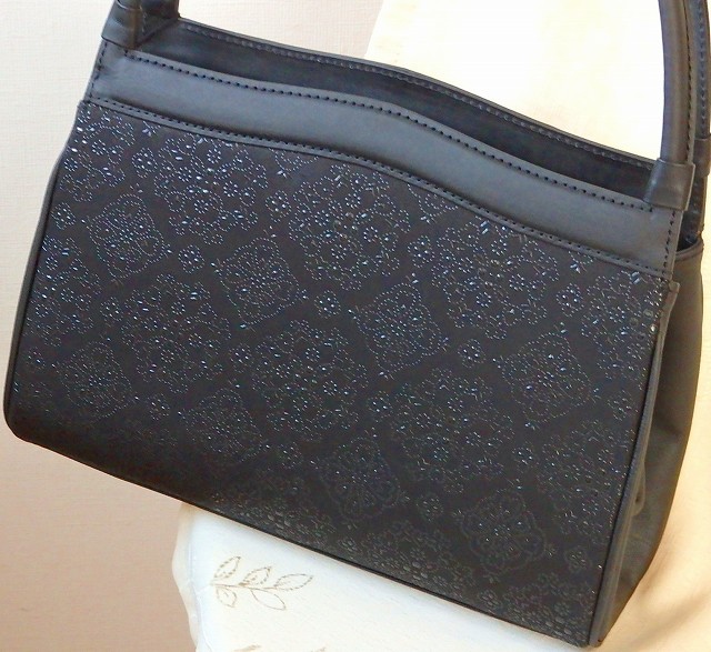 フォーマルバッグ 黒 ブラックフォーマルバッグ お葬式鞄 伝統技法 日本製 布製 印伝 古都印伝 粒印伝 レース柄印伝 鹿革 牛革 漆 ワンタッチ式開閉 葬儀 葬式 法事 家族葬 バッグ ハンドバッグ 上質 冠婚葬祭 慶弔両用 行事 卒業式 入学式 喪装 洋装 和装 11343 フォーマルバッグ 黒 ブラックフォーマルバッグ お葬式鞄 伝統技法