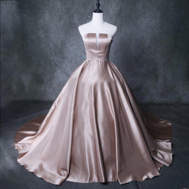 エレガント パーティードレス カーキ色 ベアトップ 光沢感 華やかな  