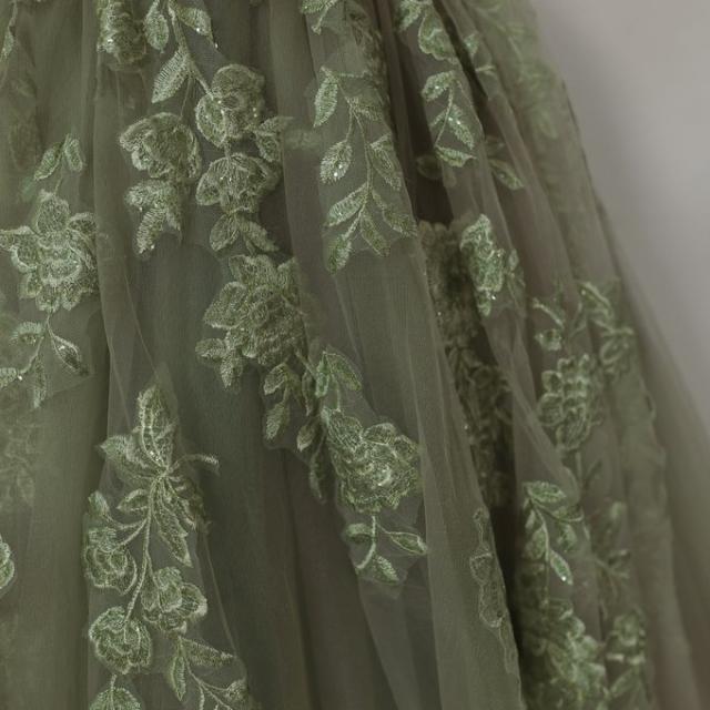 上品！パーティードレス グリーン ベアトップ 繊細レース ソフト  