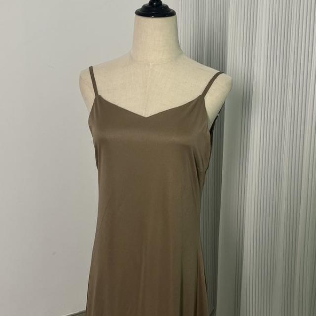 キャミソール ブラウンサテンガウン 快適な生地 背中見せ 妊婦 披露宴  