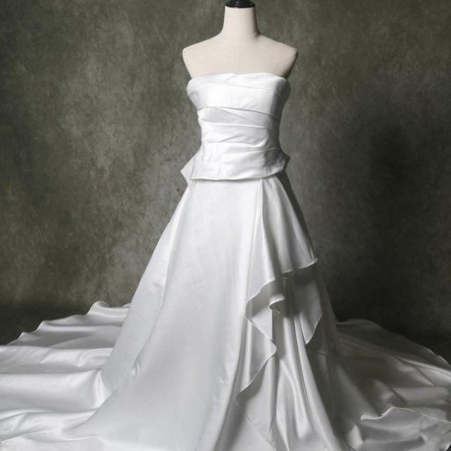 上品！ウエディングドレス ホワイト ベアトップ ラッフルフリル