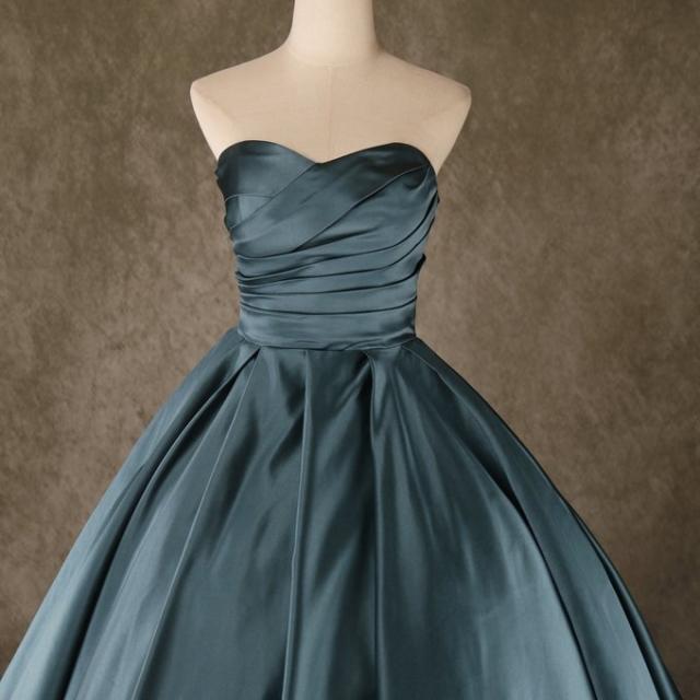 クラシカル カラードレス ブルー ベアトップ トレーン 光沢サテン 花嫁  