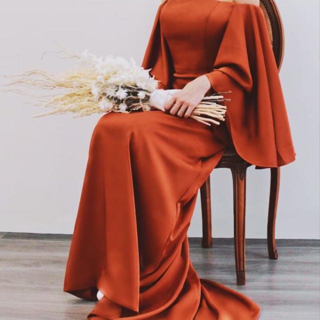 高級イタリアサテン テラコッタカラードレス ベアトップ トレーン 前  