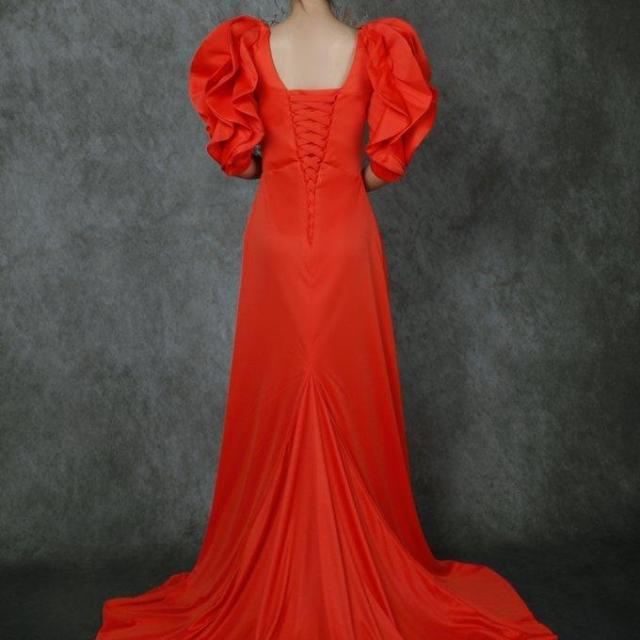 優雅なシルエット テラコッタ色 ハイネック パーティードレス フリル袖  