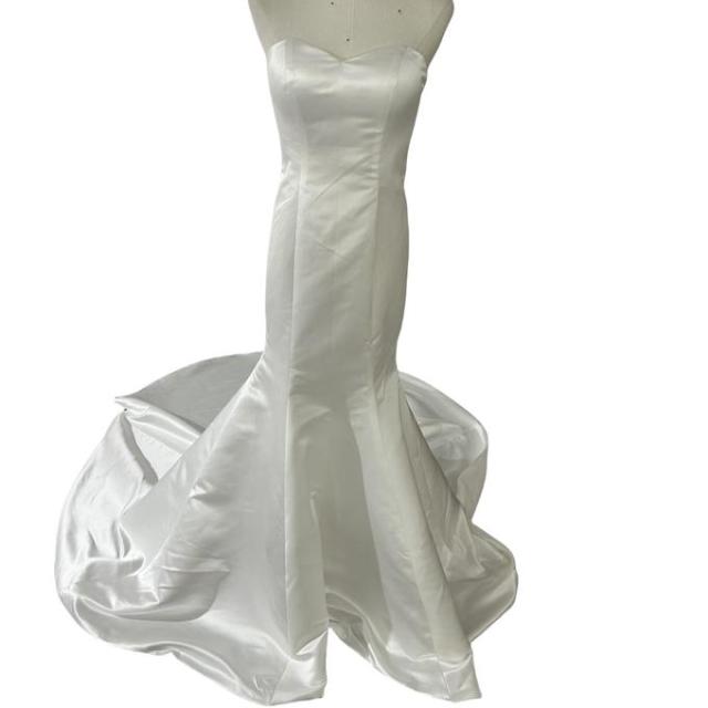 大好評中！ ウエディングドレス ホワイト ベアトップ マーメイドライン  