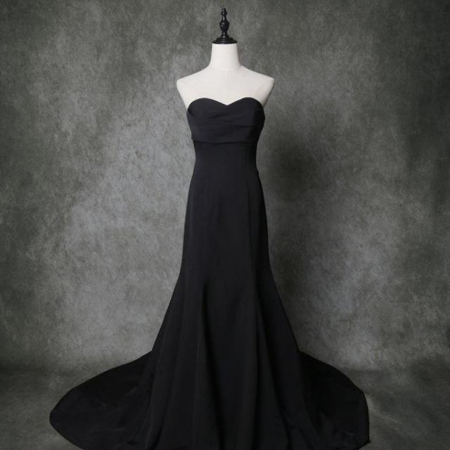 優雅なシルエット 黒 ベアトップ シースルー袖 胸元フリル パーティー  