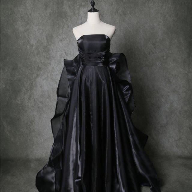 クラシカル パーティードレス 黒 光沢サテン ベアトップ 豪華なバック  