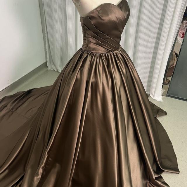 高品質！カーキ色 カラードレス ベアトップ 光沢サテン Aライン 花嫁  