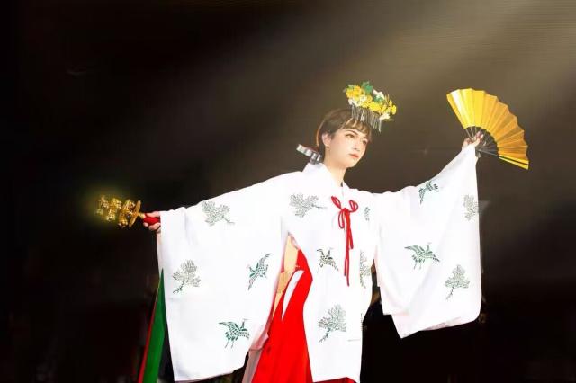 千早(ちはや) 青摺入松鶴文様または桔梗様　綿生地　レース生地