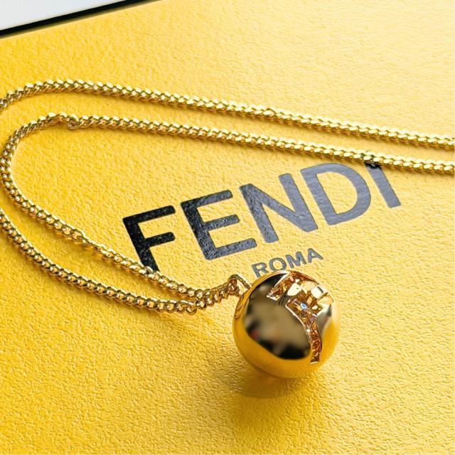 フェンディ ネックレス レディース FFロゴ ペンダント ゴールド ロングチェーン ブランド アクセサリー 可愛い 上品 エレガント 結婚式 ギフト 誕生日 記念日 8AL133 成人 卒業 入学