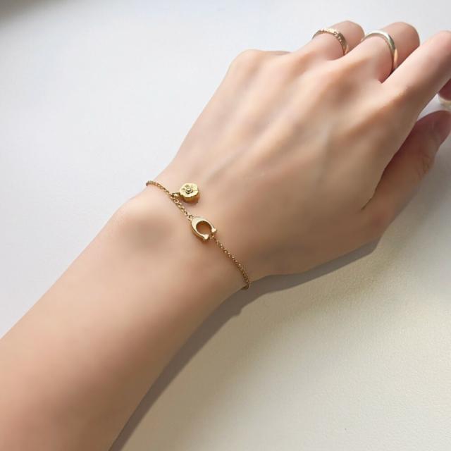 コーチ ブレスレット レディース ゴールド Cロゴ フラワー チャーム シンプル かわいい 上品 華奢 チェーン アクセサリー 女性 彼女 プレゼント ギフト COACH 571529GLD100 成人 卒業 入学_5
