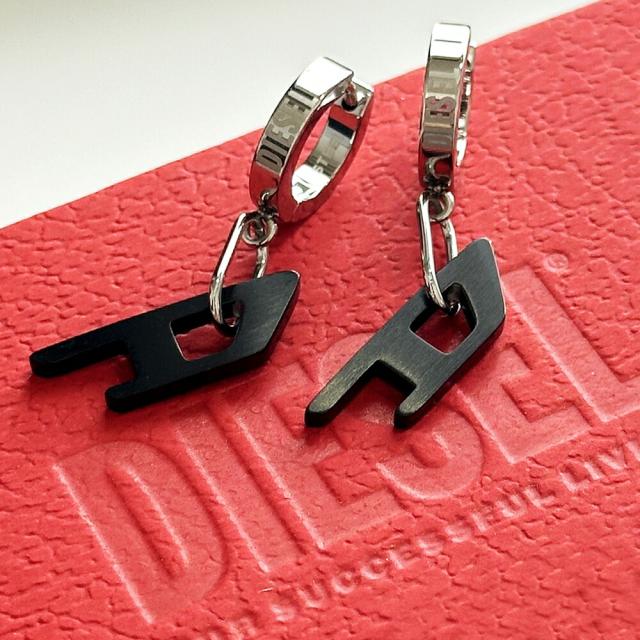 ディーゼル ペアピアス ブランド ペア 片耳ピアス 2個セット おしゃれ ステンレス シルバー ブラック フープピアス プレゼント カップル お揃い 誕生日 結婚記念日 結婚式 ペア 夫婦 両親 贈り物 ペアギフト ペアルック ペアアクセサリー DEISEL　成人 卒業 入学