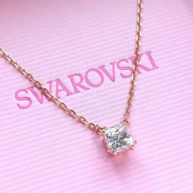 ラッピング済 ギフトセット スワロフスキー 純正ショッパー付き ネックレス レディース シンプル Stilla Attract ペンダント スクエアカット ローズ ホワイト クリスタル ブランド アクセサリー 女性 彼女 妻 母 プレゼント ギフト 5701904　成人 卒業 入学_3