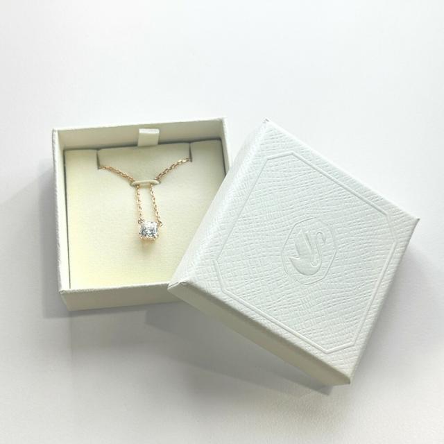 ラッピング済 ギフトセット スワロフスキー 純正ショッパー付き ネックレス レディース シンプル Stilla Attract ペンダント スクエアカット ローズ ホワイト クリスタル ブランド アクセサリー 女性 彼女 妻 母 プレゼント ギフト 5701904　成人 卒業 入学_9