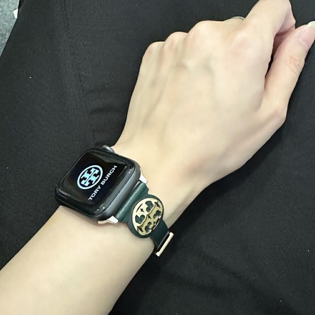 アップルウォッチ バンド レディース ブランド トリーバーチ おしゃれ かわいい レザー グリーン 仕事用 ビジネス アップルウォッチベルト 交換バンド 着せ替え Apple Watch strap シリーズ 9 8 7 SE 対応 38mm 40mm 41mm ベルト 彼女 誕生日 プレゼント お祝い_2