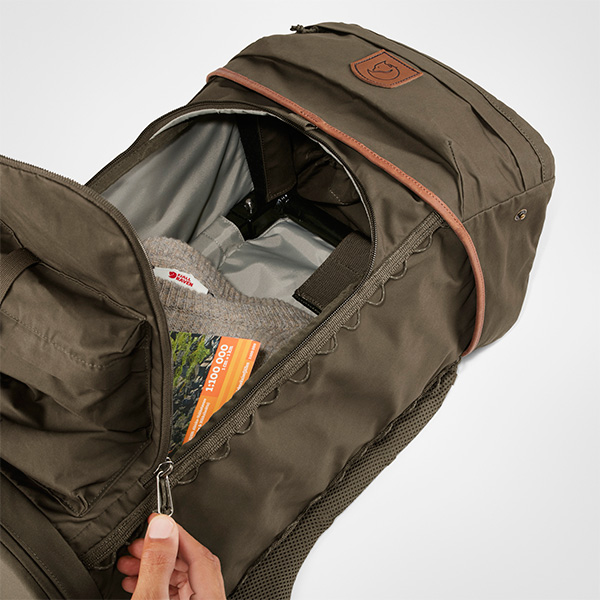 ・FJALLRAVEN｜Singi Stubben Daypack Built-In Frame/ フェールラーベン/シンギ スタッベン デイパック ビルトイン フレーム/ダークオリーブ #_2