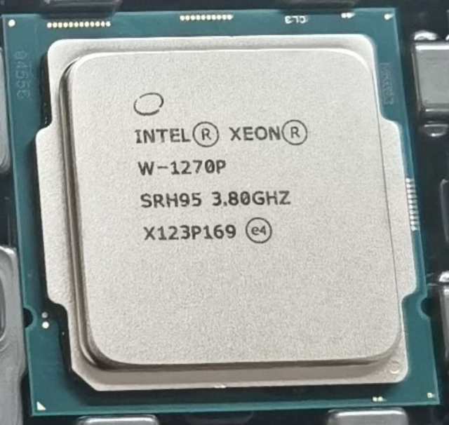 Intel Xeon W-1270P SRH95 8C 3.8GHz 16MB 125W LGA1200 中古