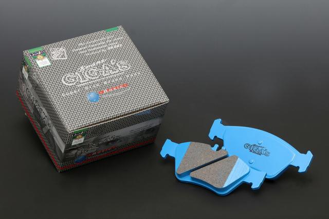 アルファロメオ ジュリエッタ Alfaromeo GIULIETTA フロント用 ブレーキパッド クランツ・ジガ・ベーシック　1.7 Quadrifoglio Verde(6M/T)型式：94018　年式：2012.2?　GF734の通販は 24,235円