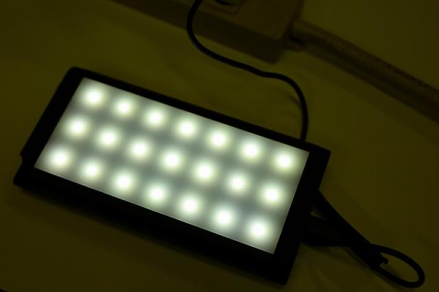 モバイルバッテリー LEDライト ソーラー充電器 10000mAh アウトドア キャンプ スポーツ 防災グッズ ソーラーチャージャー 大容量 USB Type-C 旅行 カラビナ付き 強力ライト_4
