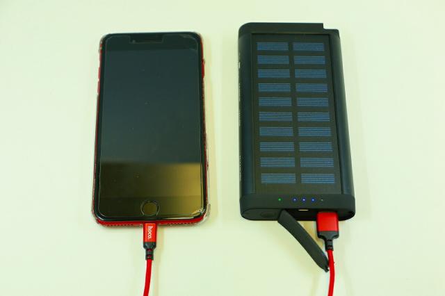 モバイルバッテリー LEDライト ソーラー充電器 10000mAh アウトドア キャンプ スポーツ 防災グッズ ソーラーチャージャー 大容量 USB Type-C 旅行 カラビナ付き 強力ライト_3