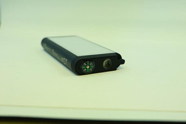モバイルバッテリー LEDライト ソーラー充電器 10000mAh アウトドア キャンプ スポーツ 防災グッズ ソーラーチャージャー 大容量 USB Type-C 旅行 カラビナ付き 強力ライト_9