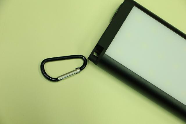 モバイルバッテリー LEDライト ソーラー充電器 10000mAh アウトドア キャンプ スポーツ 防災グッズ ソーラーチャージャー 大容量 USB Type-C 旅行 カラビナ付き 強力ライト_7