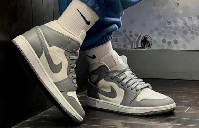 ウィメンズ エアジョーダン1 ミッド グレー セイル Nike WMNS Air Jordan 1 Mid Grey Sail 正規品 全国送料無料