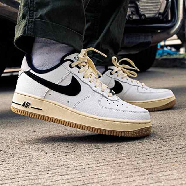 ウィメンズ エアフォース1 ロー コマンドフォース ブラック Nike WMNS Air Force 1 Low Command Force  Black 正規品 全国送料無料｜au PAY マーケット